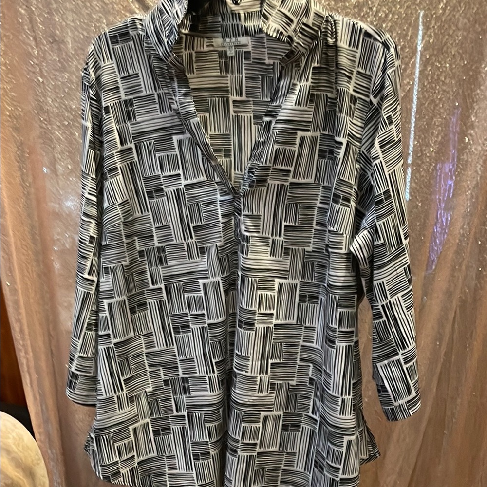 MPH Collection Black and White Top